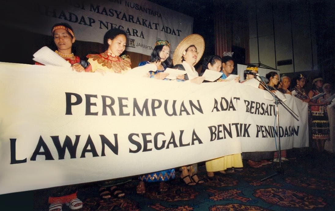 Belajar dari Perjuangan Perempuan Adat Kartini Kendeng dan Perempuan Desa Lantan